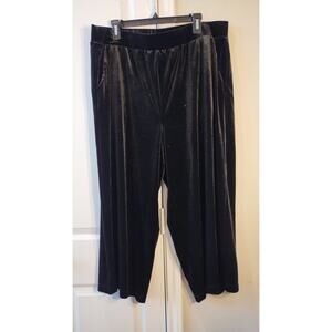 Torrid Black velvet culotte pants Size 2